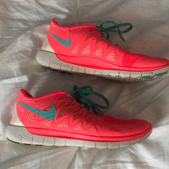 NIKE RUNNING SHOES - Picture 3 of 6